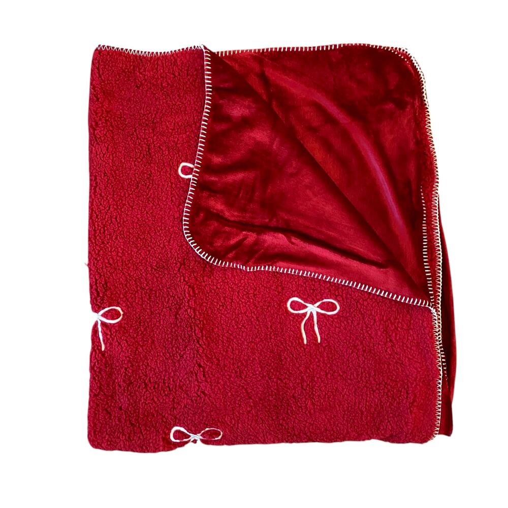 Evergreen Ivy Plush Throw Blanket 50x60 Holiday Red with White Bows NEW